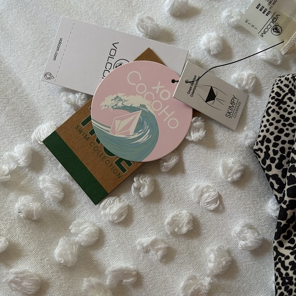 Volcom Monochrome Animal Print Swimsuit sz L - Picture 5 of 5